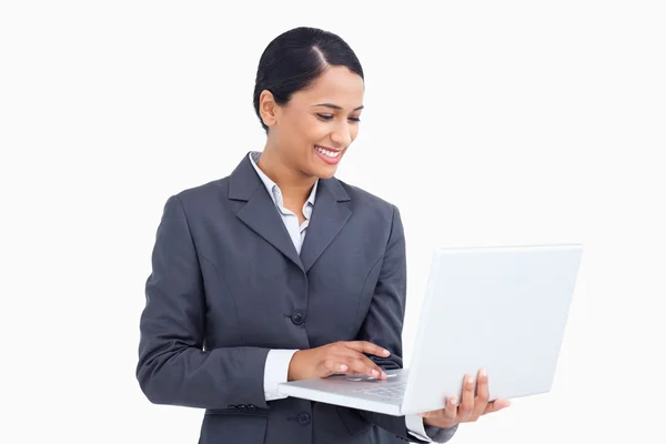Close up of smiling saleswoman using her laptop — Stock Photo, Image