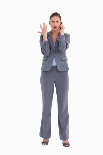 Tradeswoman getting bad news via cellphone — Stock Photo, Image