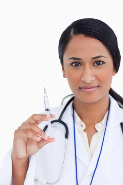Detailní záběr ženského lékaře s injekční stříkačkou — Stock fotografie