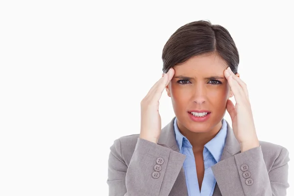 Närbild av kvinnliga företagare upplever huvudvärk — Stockfoto