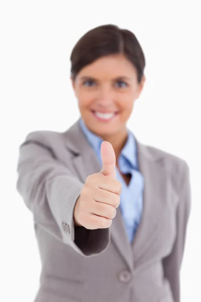 Close up of thumb up sendo dado por empresária do sexo feminino — Fotografia de Stock