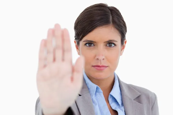 Närbild av kvinnliga företagare signalizing stopp — Stockfoto