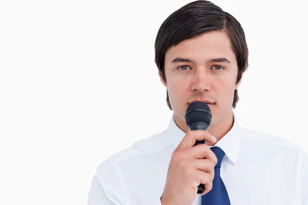 Gros plan du commerçant avec microphone — Photo