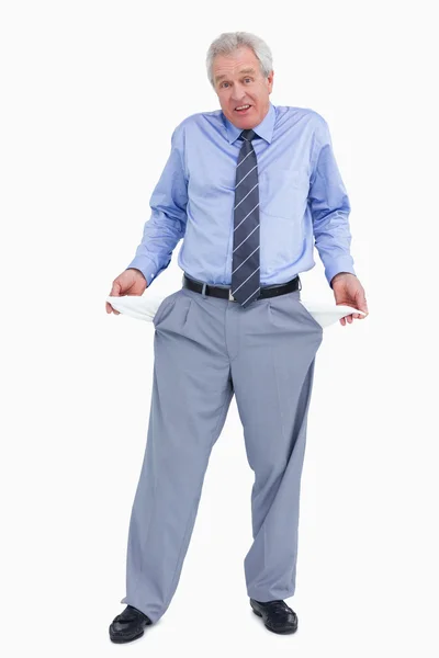 Comerciante despistado mostrando sus bolsillos vacíos — Foto de Stock