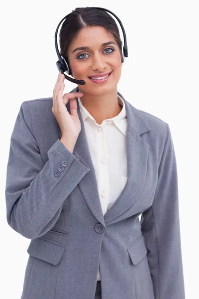Lächelnde Callcenter-Mitarbeiterin — Stockfoto