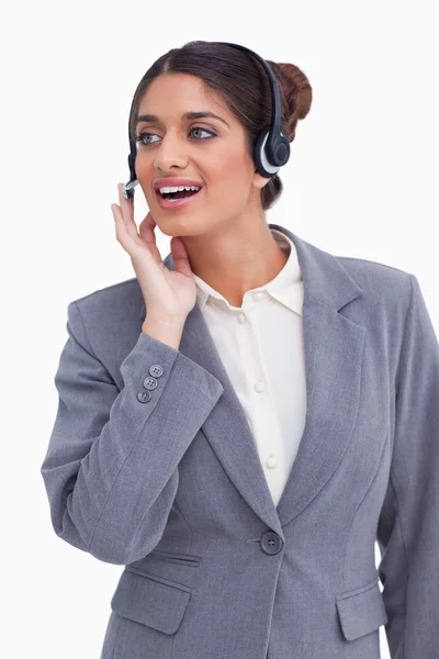 Empleada del centro de llamadas femenina mirando hacia un lado — Foto de Stock