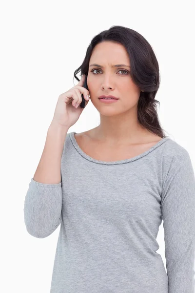 Close up van vrouw op haar mobiele telefoon — Stockfoto