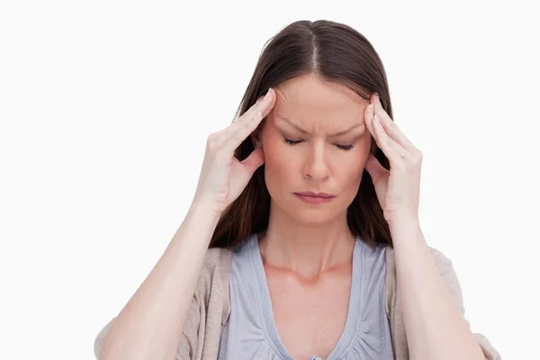Bliska kobieta przeżywa ból głowy — Zdjęcie stockowe