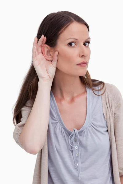 Close up de mulher ouvindo atentamente — Fotografia de Stock