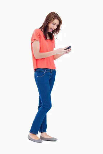 Surprised teenager after receiving a text — Stock Photo, Image