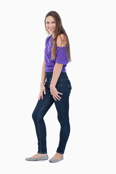 Smiling teenager looking at the camera while putting her hands o — Stock Photo, Image