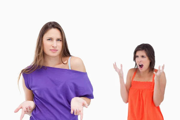 Teenager wondering why her friend is upset — Stock Photo, Image