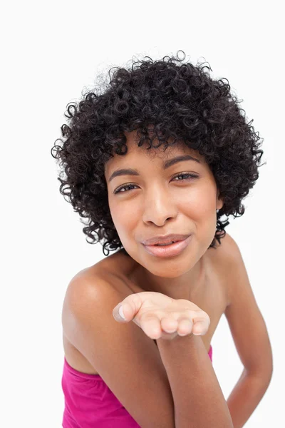 Smiling woman sending a kiss in front of the camera — Stock Photo, Image