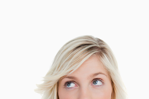 Occhi di donna bionda alzando lo sguardo — Foto Stock