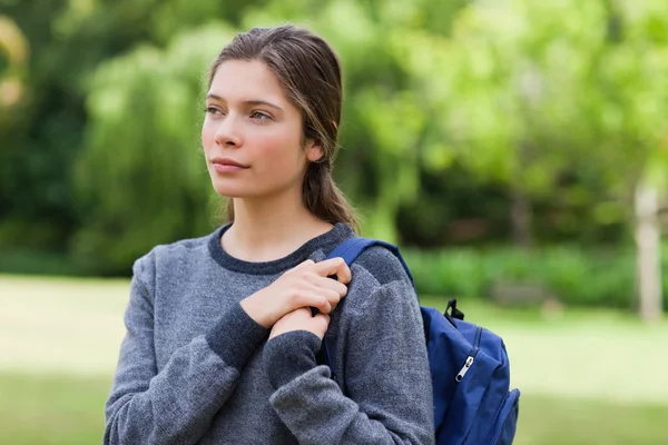 Young calm girl looking towards the side while standing in the c — Stock Photo, Image