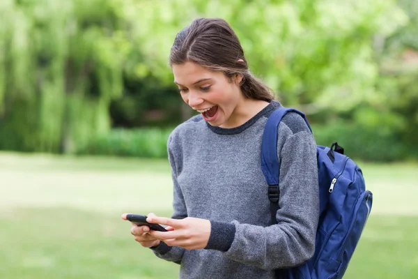 Young girl showing her surprise after receiving a text — Stock Photo, Image