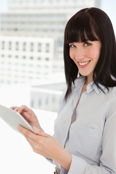 A smiling business woman in her office — Stock Photo, Image