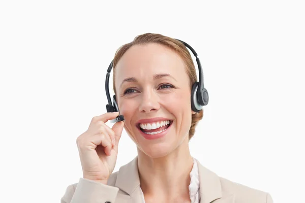 Geschäftsfrau im Gespräch mit einem Headset — Stockfoto