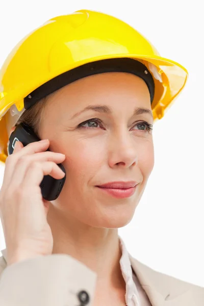 Woman on the phone wearing safety helmet — Stock Photo, Image