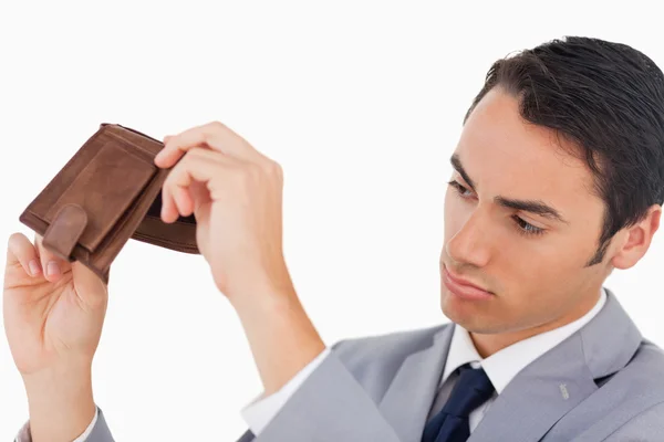 Muž v obleku s prázdnou peněženku — Stock fotografie