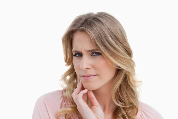 Thoughtful young woman looking at the camera — Stock Photo, Image