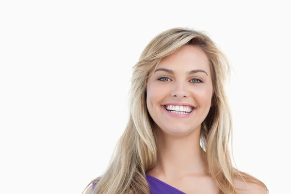 Smiling blonde woman looking at the camera — Stock Photo, Image