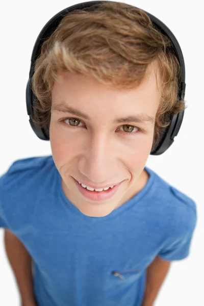 Detail mužského student nosit sluchátka — Stock fotografie