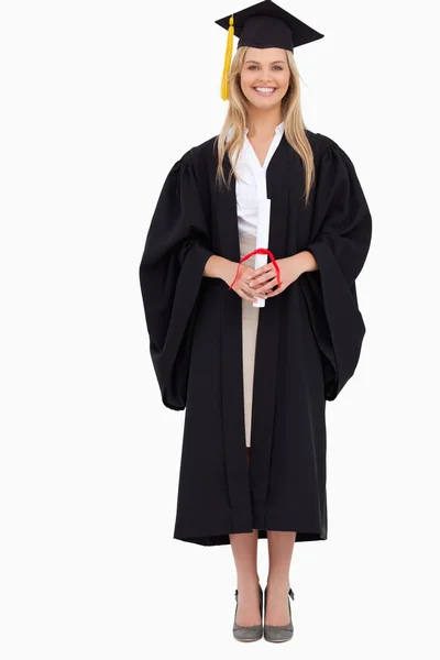 Uśmiechnięta blondynka student absolwent szaty — Zdjęcie stockowe