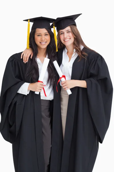 Two women embracing each other after they graduated from univers — Stock Photo, Image