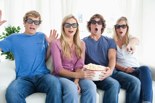 Friends shocked as they watch a scary 3d movie — Stock Photo, Image
