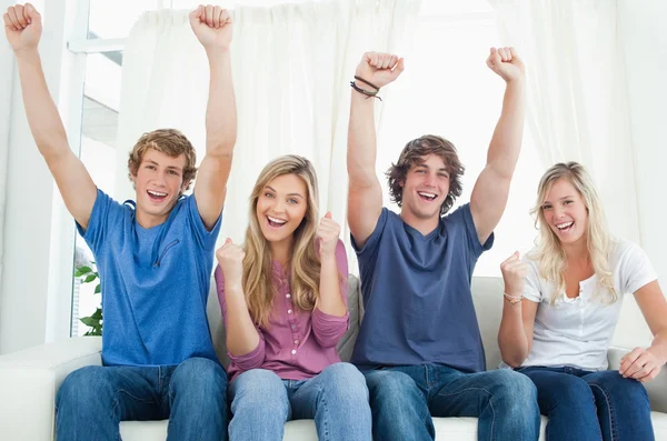 A group of friends celebrate together while looking at the camer — Stock Photo, Image