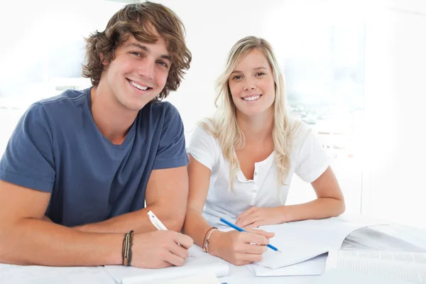 A smiling group of as they both look at the camera — Stock Photo, Image