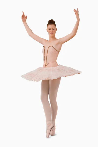 Балерина с поднятыми руками — стоковое фото