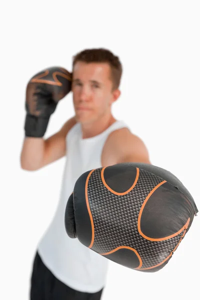 Fechar de boxers atacando punho — Fotografia de Stock