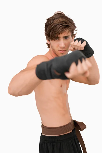 Martial arts vechter in de strijd tegen pose — Stockfoto