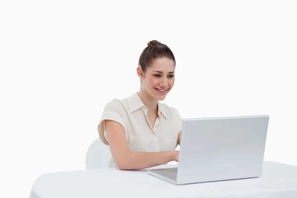 Businesswoman using a notebook — Stock Photo, Image