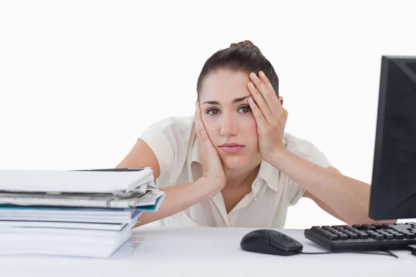 Tired businesswoman leaning on her desk — Stock Photo, Image