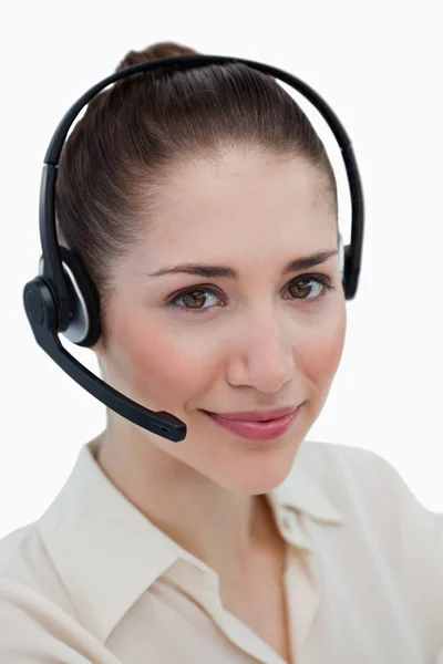 Retrato de um operador sorridente posando com um fone de ouvido — Fotografia de Stock