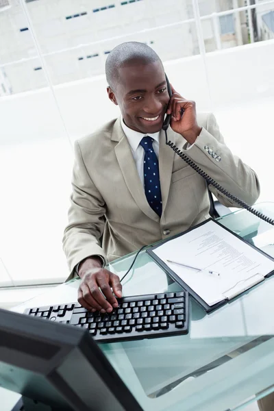 Portrait of a businessman on the phone — Stock Photo, Image