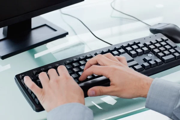 Masculine hands typing — Stock Photo, Image