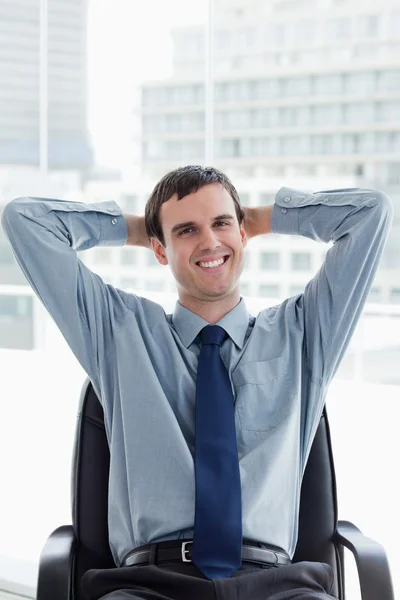 Portret van een gelukkig manager ontspannen — Stockfoto