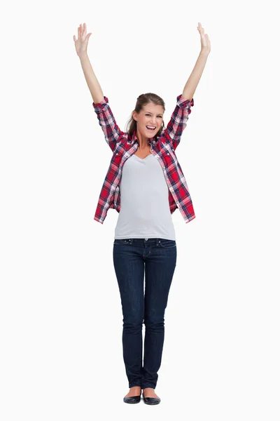 Porträtt av en kvinna med armarna upp — Stockfoto