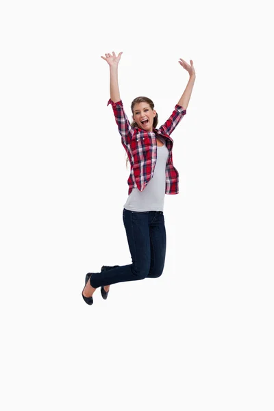 Портрет веселої жінки, що стрибає — стокове фото