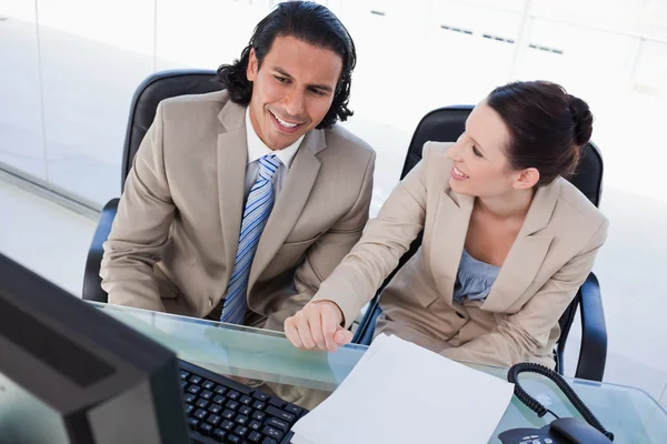 Business team using a tablet computer — Stock Photo, Image
