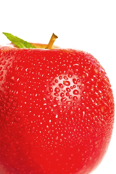 Три чверті червоного мокрого яблука — стокове фото