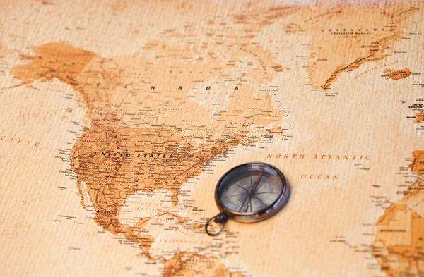 Світ карта з компасом показ Північної Америки — стокове фото