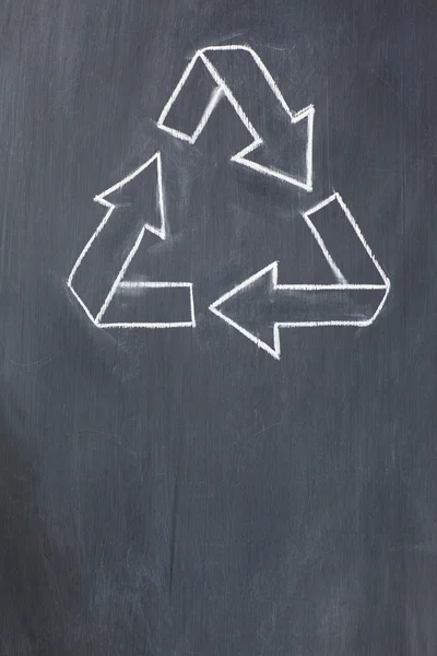 Recycling-Symbol auf einer Tafel — Stockfoto