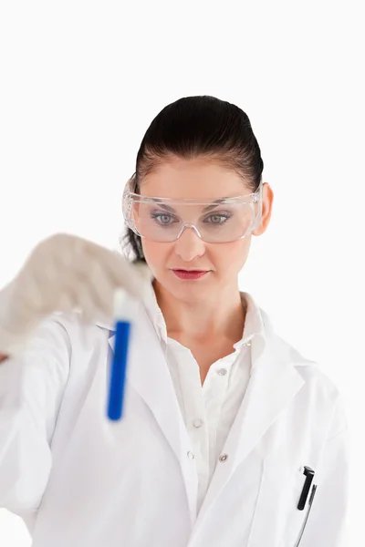 Isolated scientist conducting an experiment — Stock Photo, Image