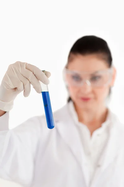 Isolated dark-haired scientist conducting an experiment — Stock Photo, Image