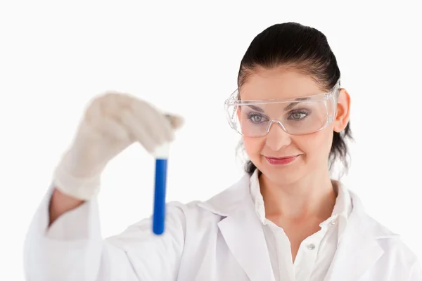 Isolated dark-haired scientist carrying out an experiment — Stock Photo, Image